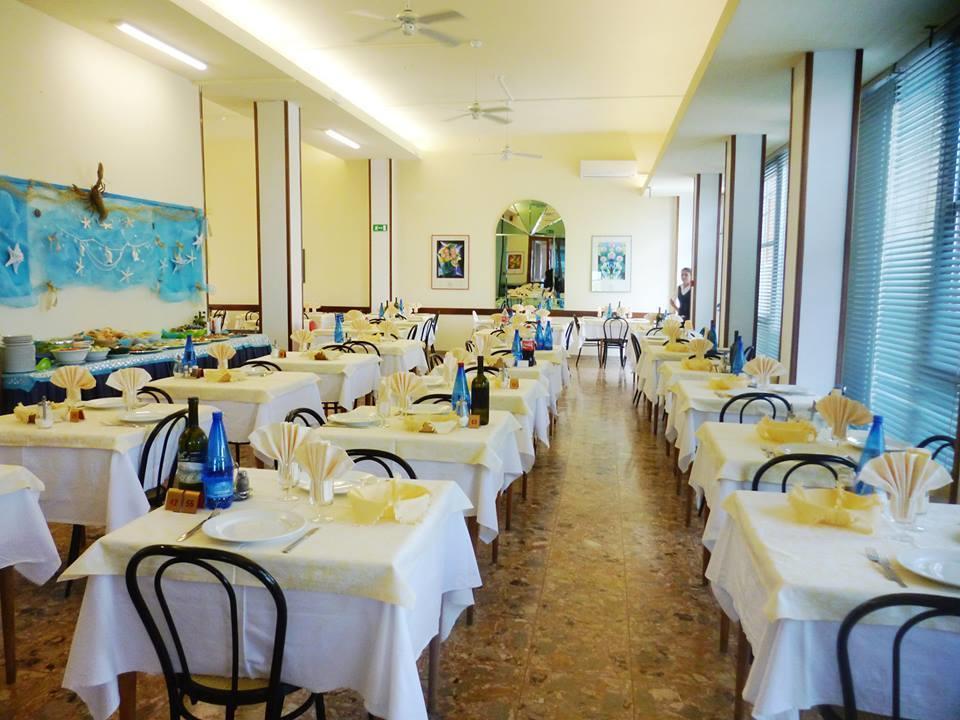 Hotel Flaminio Cattolica Exterior photo