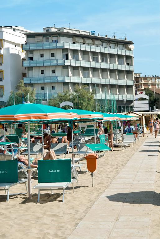 Hotel Flaminio Cattolica Exterior photo