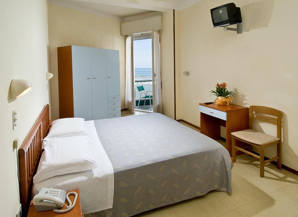 Hotel Flaminio Cattolica Room photo
