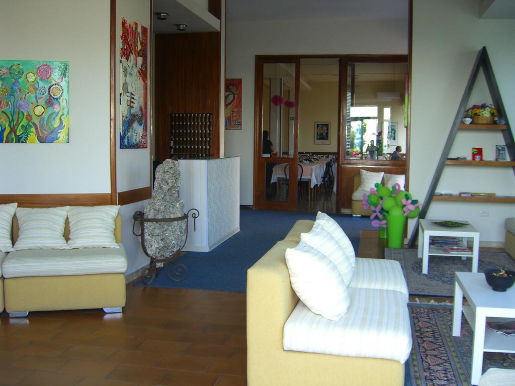 Hotel Flaminio Cattolica Exterior photo