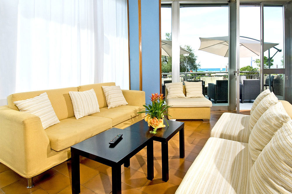 Hotel Flaminio Cattolica Exterior photo