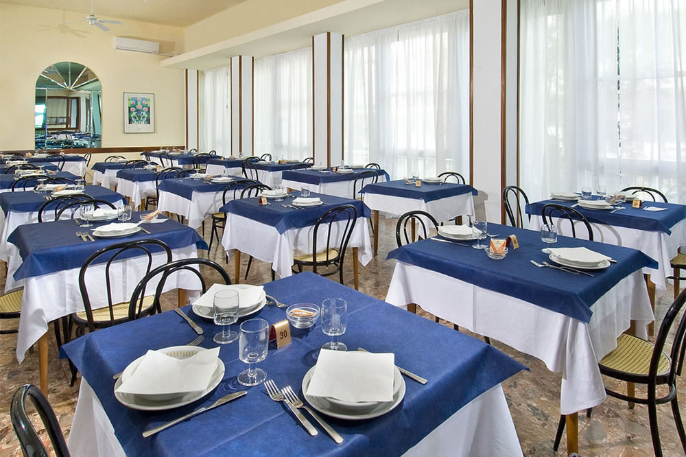 Hotel Flaminio Cattolica Exterior photo