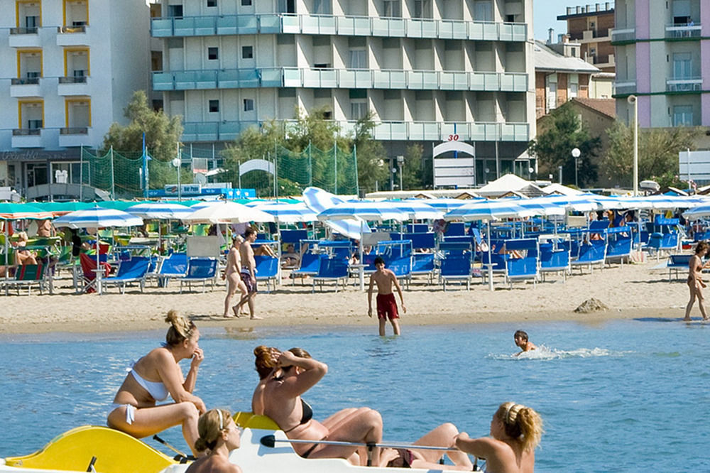 Hotel Flaminio Cattolica Exterior photo